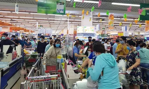 Người dân đổ xô đi mua yến sào trước cái lạnh bước vào thềm mùa đông