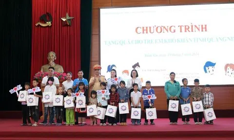 Juno Milk Việt Nam đồng hành cùng Sở LĐTB&XH Quảng Ninh, quỹ BTTE Việt Nam, Cục Cảnh sát giao thông - Bộ Công an trao tặng quà nâng cao sức khỏe miễn dịch cho trẻ em khó khăn huyện Đầm Hà