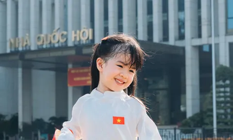 Bé Tú Anh (Gạo) – “Măng non” duyên dáng trong trang phục truyền thống