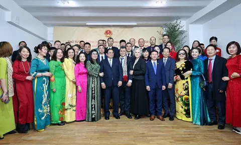 PHÁT HUY VAI TRÒ CỦA NGƯỜI VIỆT NAM Ở NƯỚC NGOÀI, CÁC ĐẢNG UỶ NGOÀI NƯỚC TRONG BẢO VỆ NỀN TẢNG TƯ TƯỞNG CỦA ĐẢNG, ĐẤU TRANH PHẢN BÁC CÁC QUAN ĐIỂM SAI TRÁI, THÙ ĐỊCH TRONG TÌNH HÌNH MỚI