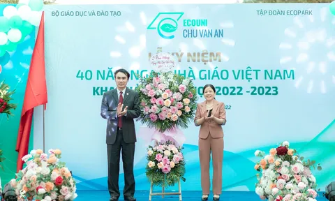 Hiệu trưởng Trường Đại học Chu Văn An GS.TS Hoàng Thế Liên phát biểu tại Lễ khai giảng năm học mới 