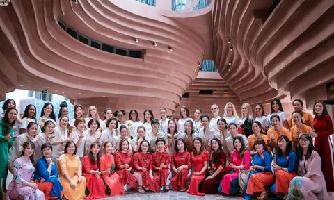 Hoa hậu Du lịch Thế giới 2022 khám phá nét đẹp Bát Tràng