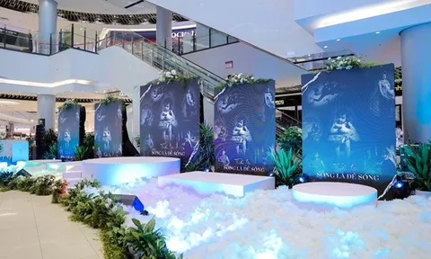 Khách hàng AEON MALL Long Biên lần đầu đi mua sắm “trong nước mắt”