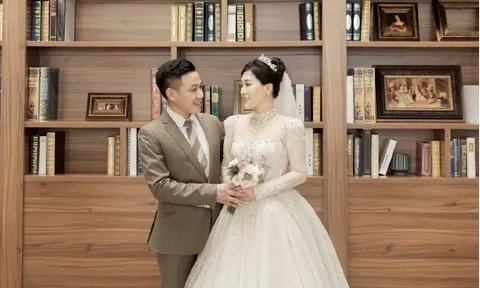 Nhà báo Xuân Nguyên và NSƯT Hương Giang chuẩn bị làm Lễ Hằng Thuận tại chùa Vạn Phúc