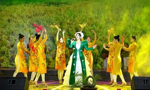 NSƯT Hương Giang để lại những ấn tượng đặc biệt qua Chương trình Nghệ thuật "Sắc Xuân Đất Việt 2024"