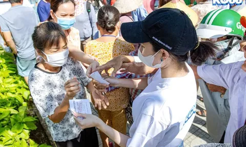 Bữa cơm yêu thương – Sưởi ấm tình người tại bệnh viện