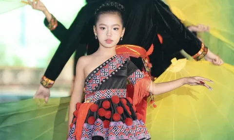 Gương mặt đại sứ du lịch Phạm Anh Thư toả sáng tại Fashion Show "Lúng liếng non cao" trong Festival Sông Hồng, Lào Cai 2025