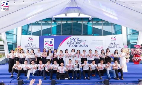 KỶ NIỆM 20 NĂM NGÀY RA TRƯỜNG NIÊN KHÓA 2003 – 2006 TRƯỜNG THPT HỒNG QUANG